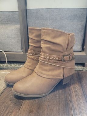Women's Tan Ankle Boots